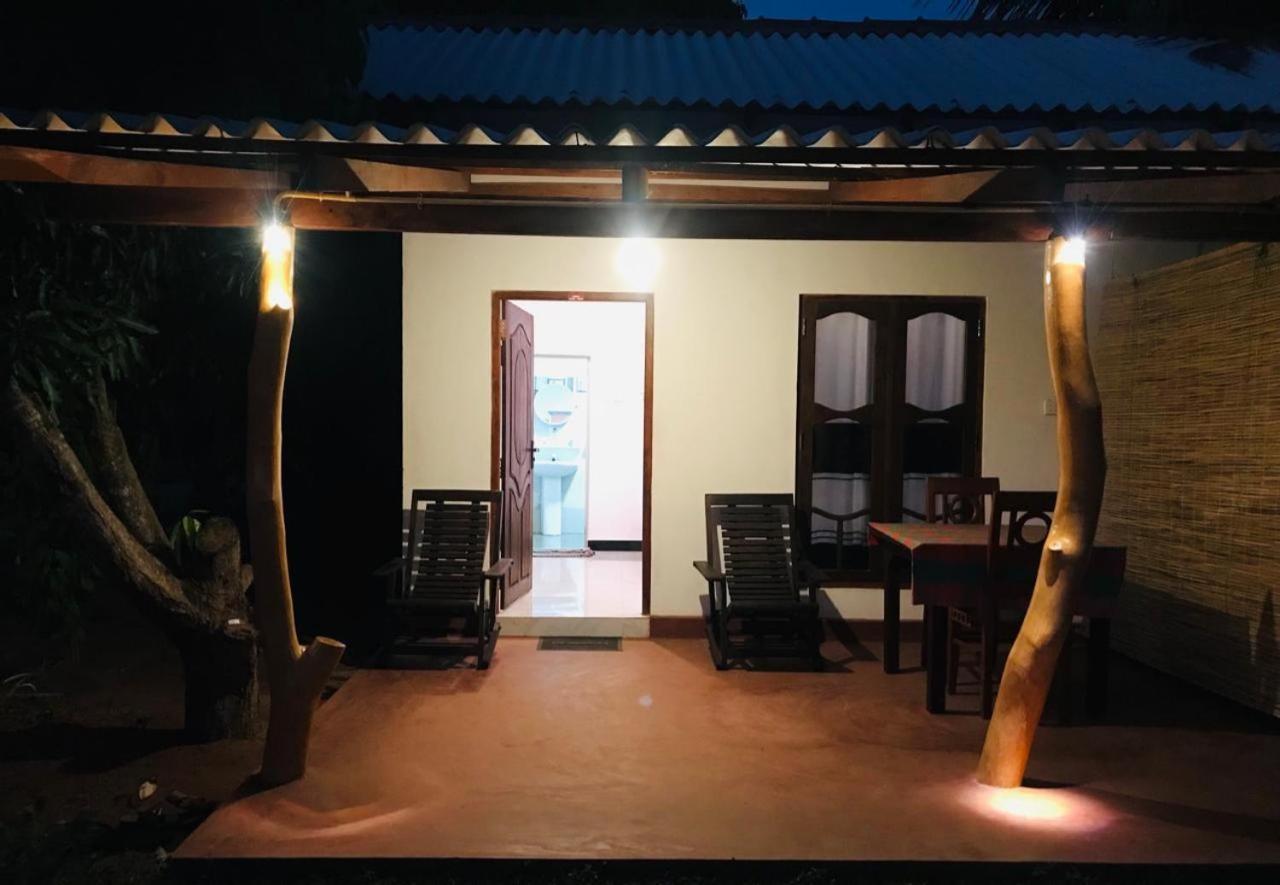 Kurumba Lodge Wilpattu Esterno foto